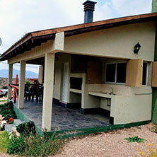 Galería con churrasquera para tu asado en la montaña